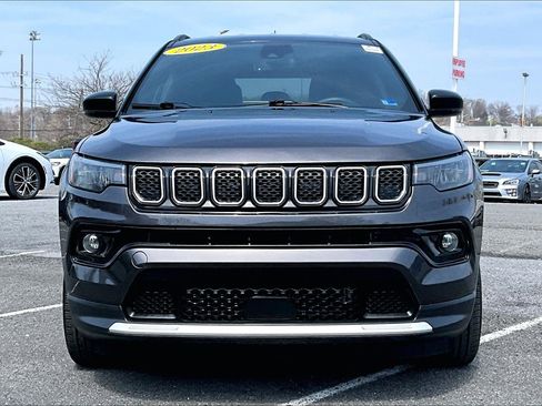 Used 2023 Jeep Compass Limited AWD/4WD image 3