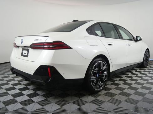 Used 2025 BMW i5 xDrive40 w/ Executive Package image 3