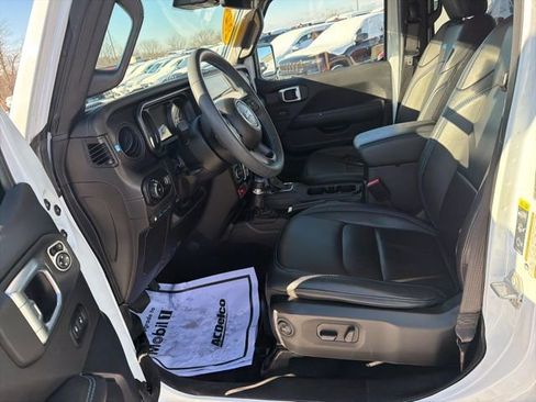 Used 2024 Jeep Wrangler Unlimited Rubicon 4xe image 12