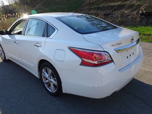 Used 2015 Nissan Altima 2.5 SV image 8