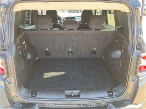 Certified 2023 Jeep Renegade Latitude image 17