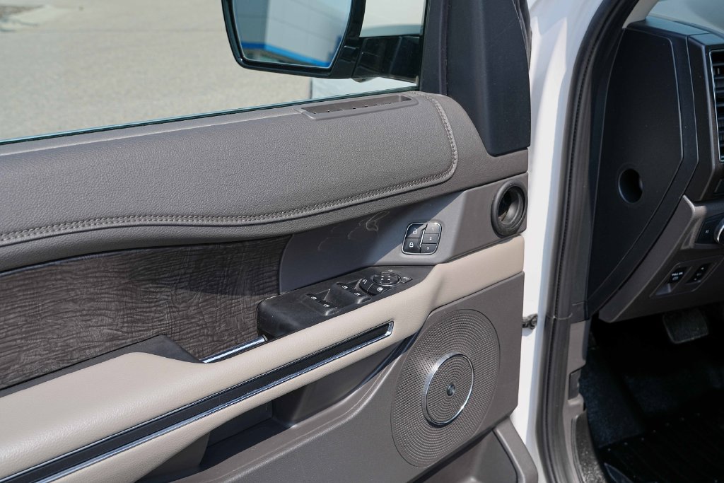 Used 2019 Ford Expedition Limited w/ Equipment Group 302A AWD/4WD image 28