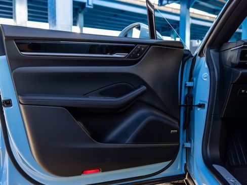 New 2025 Porsche Macan Electric image 28