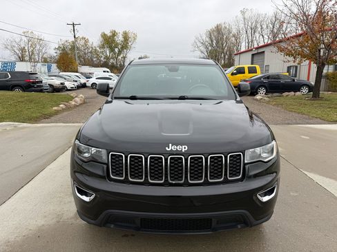 Used 2017 Jeep Grand Cherokee Laredo w/ Quick Order Package 23E image 2