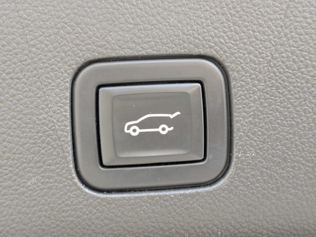 Used 2022 Chevrolet Tahoe LT w/ Luxury Package RWD image 16