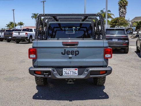Used 2025 Jeep Gladiator Sport AWD/4WD image 5