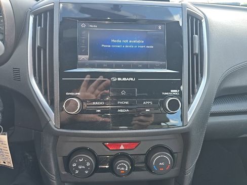 Used 2017 Subaru Impreza 2.0i Premium image 16