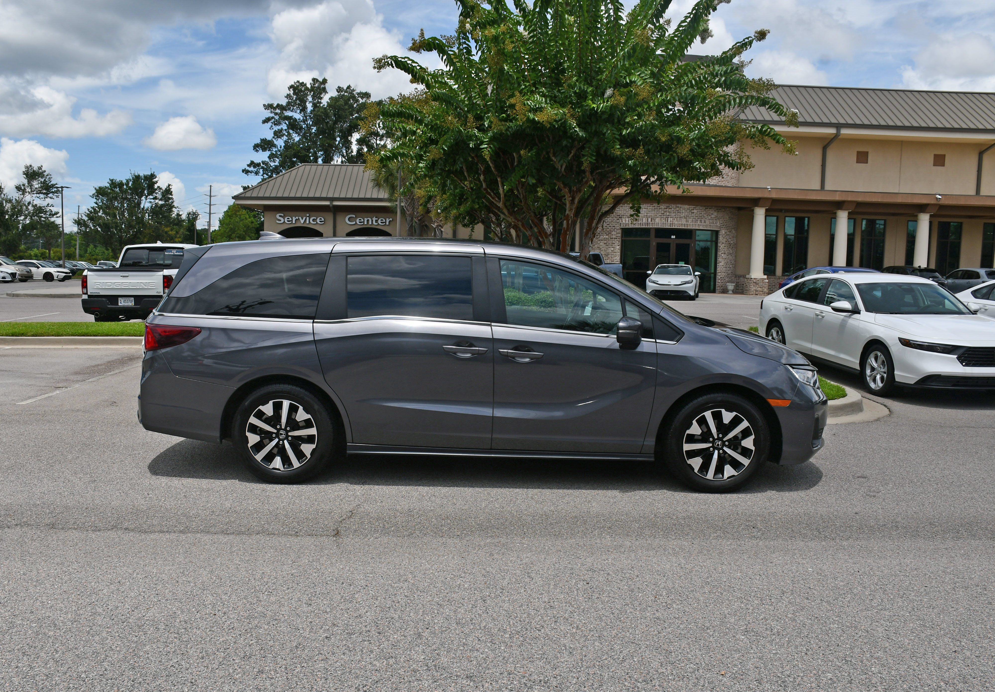 Used 2025 Honda Odyssey EX-L image 5