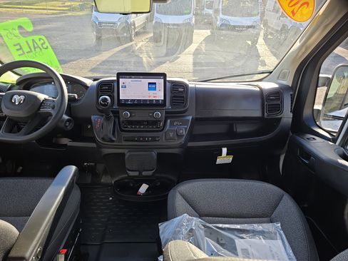 Used 2025 RAM ProMaster 2500 w/ Premium Convenience Group FWD image 9