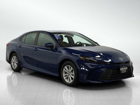 Used 2025 Toyota Camry LE image 7