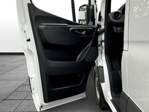 Used 2025 Mercedes-Benz Sprinter 2500 image 22