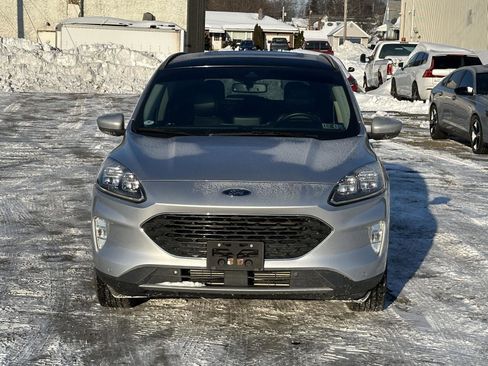 Used 2020 Ford Escape Titanium w/ Titanium Premium Package 2.0 image 3