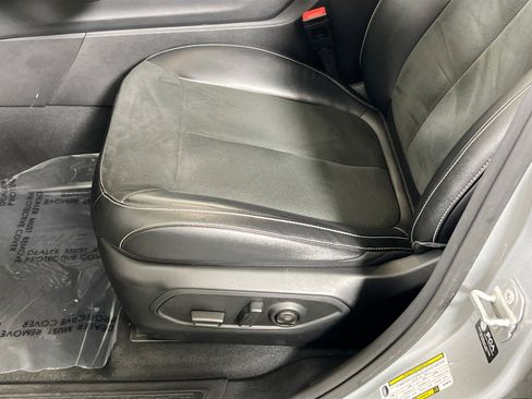 Used 2023 Jeep Grand Cherokee Altitude AWD/4WD image 16