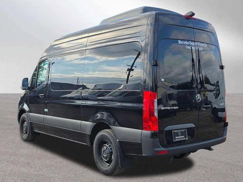 Used 2025 Mercedes-Benz Sprinter 2500 image 5