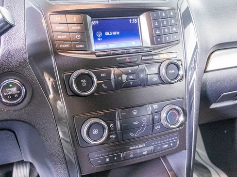 Used 2019 Ford Explorer XLT image 23