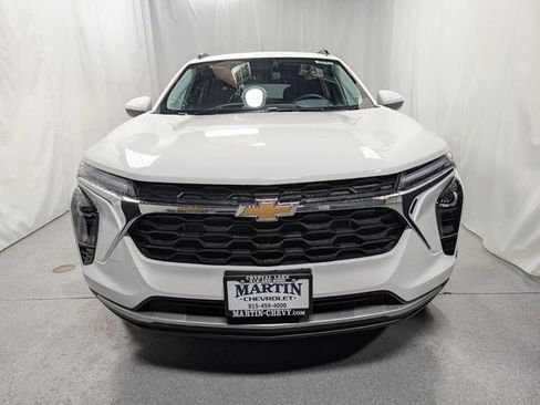 New 2026 Chevrolet Trax LT w/ LT Convenience Package FWD image 8