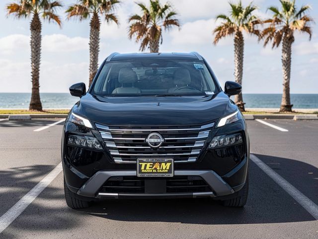 Used 2025 Nissan Rogue SL AWD/4WD image 3