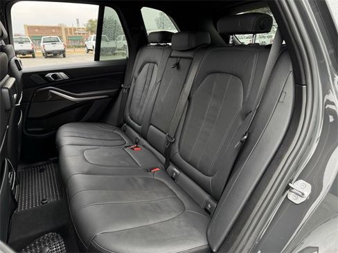 Used 2022 BMW X5 M50i w/ Premium Package image 27