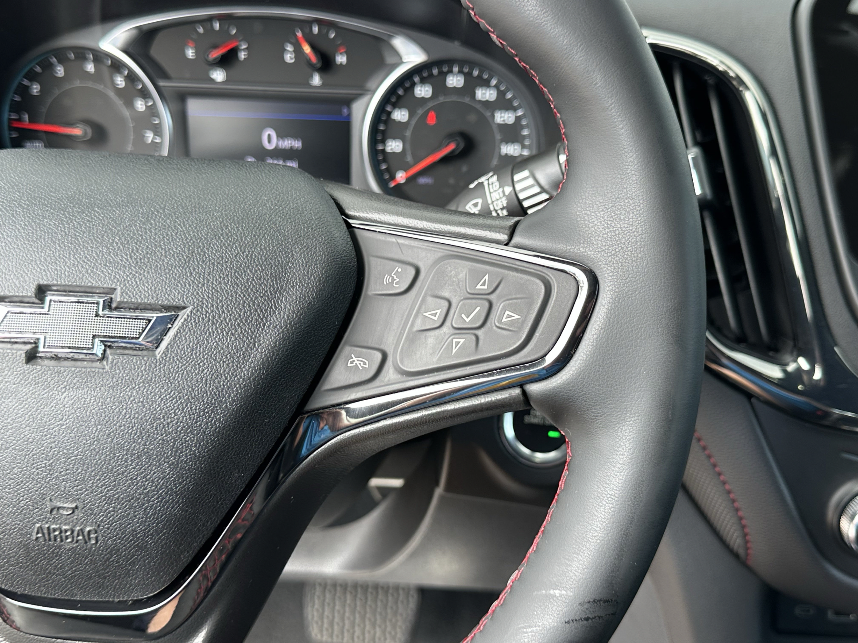 Used 2023 Chevrolet Equinox RS w/ RS Leather Package FWD image 33