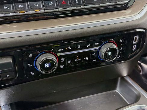 Used 2022 Chevrolet Silverado 1500 High Country w/ High Country Premium Package image 39