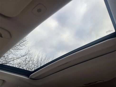 Used 2024 Toyota Highlander XLE image 29