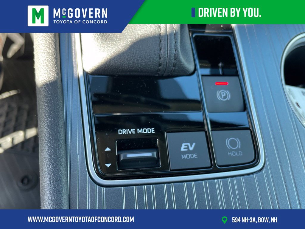 Used 2026 Toyota Sienna XLE FWD image 37