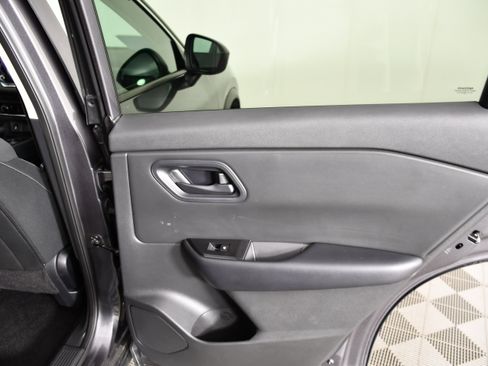 Used 2024 Nissan Rogue S image 41