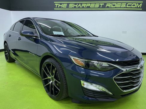 Used 2020 Chevrolet Malibu LT w/ Leather Package image 2