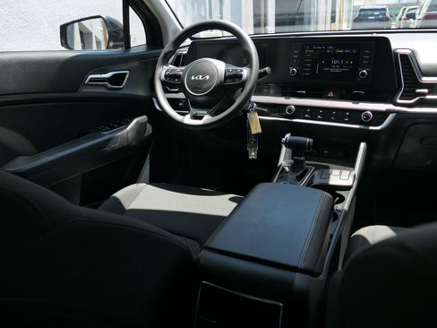 Used 2025 Kia Sportage LX FWD image 28