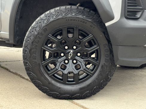 Used 2023 Chevrolet Colorado Trail Boss image 3