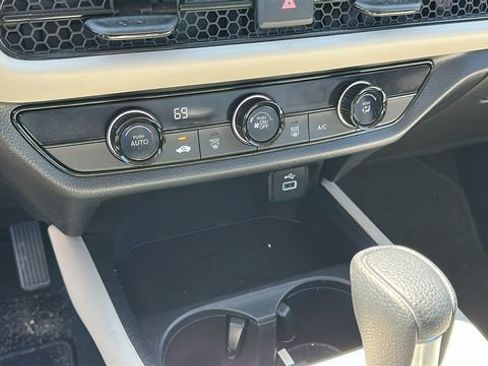 Used 2024 Honda HR-V LX image 15