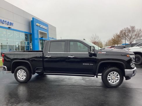 Used 2024 Chevrolet Silverado 2500 LTZ w/ LTZ Plus Package image 7