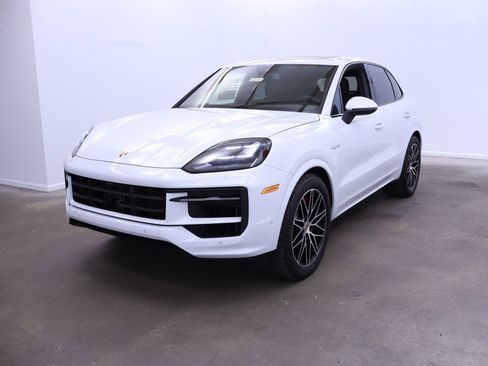 New 2024 Porsche Cayenne S image 2