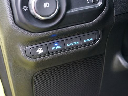 Used 2023 Jeep Wrangler Sahara w/ Cold Weather Group image 17