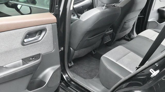Used 2021 Nissan Rogue SV AWD/4WD image 15