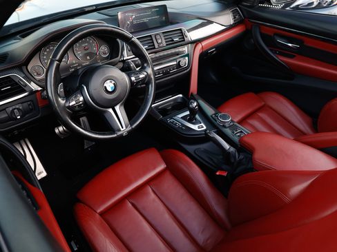 Used 2016 BMW M4 Convertible image 6