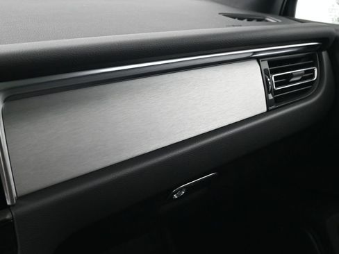 New 2026 Porsche Macan image 23