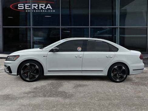 Used 2018 Volkswagen Passat 3.6 FWD image 2