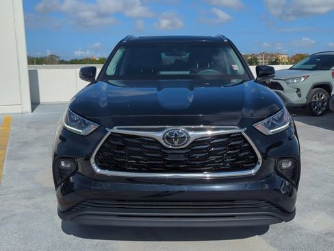 Used 2023 Toyota Highlander Limited image 2