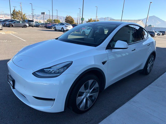 Used 2022 Tesla Model Y Long Range AWD/4WD image 3