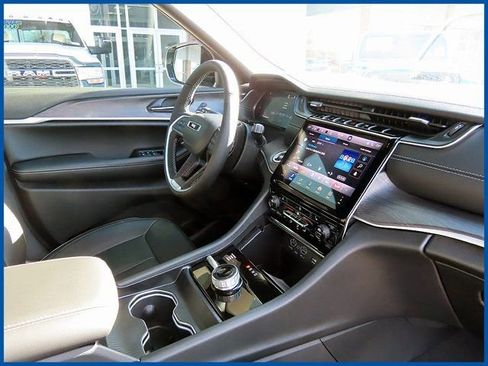 New 2025 Jeep Grand Cherokee L Limited image 8
