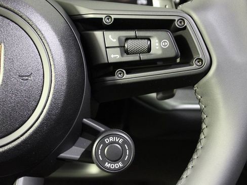 Certified 2025 Porsche Cayenne Coupe image 24