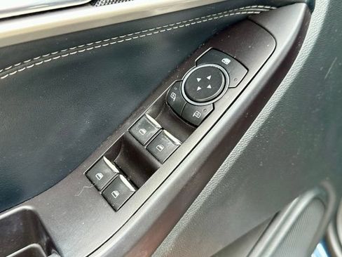 Used 2020 Ford Explorer XLT w/ Equipment Group 202A AWD/4WD image 11
