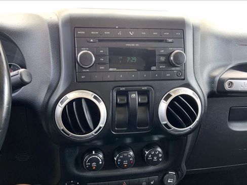 Used 2013 Jeep Wrangler Sahara w/ Connectivity Group AWD/4WD image 33