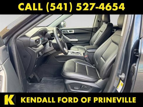 Used 2023 Ford Explorer XLT AWD/4WD image 10