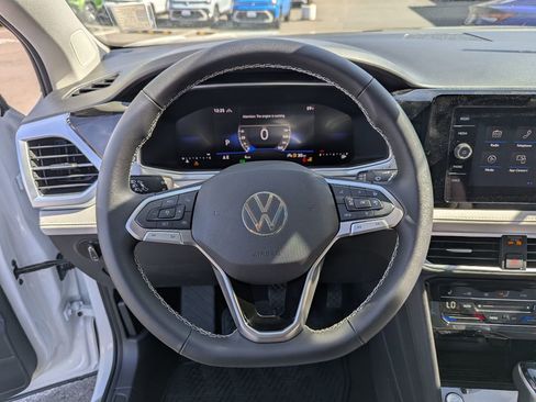 New 2026 Volkswagen Taos SE image 13