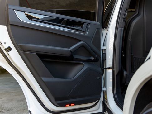 New 2025 Porsche Cayenne Turbo image 41
