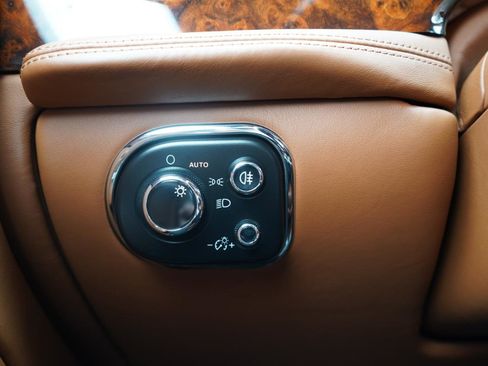 Used 2011 Bentley Mulsanne image 24