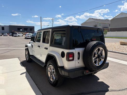 Used 2018 Jeep Wrangler Unlimited Sahara w/ Cold Weather Group AWD/4WD image 4