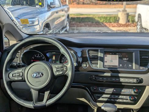 Used 2020 Kia Sedona SX image 18